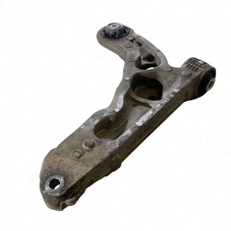 Front lower control arm/wishbone P04668993AE