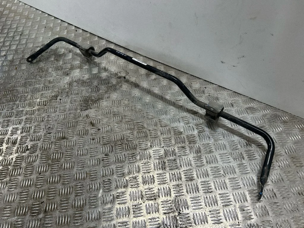 Tagumine stabilisaator LX615A771KNB