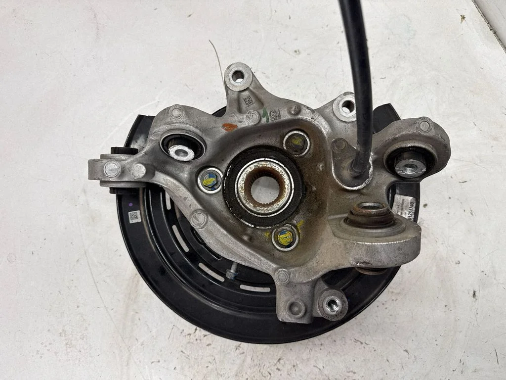 Rear wheel hub 84755515