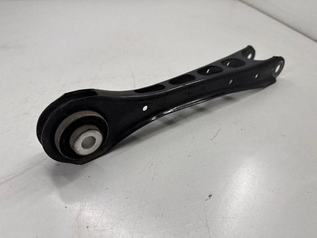 Rear control arm 84337449
