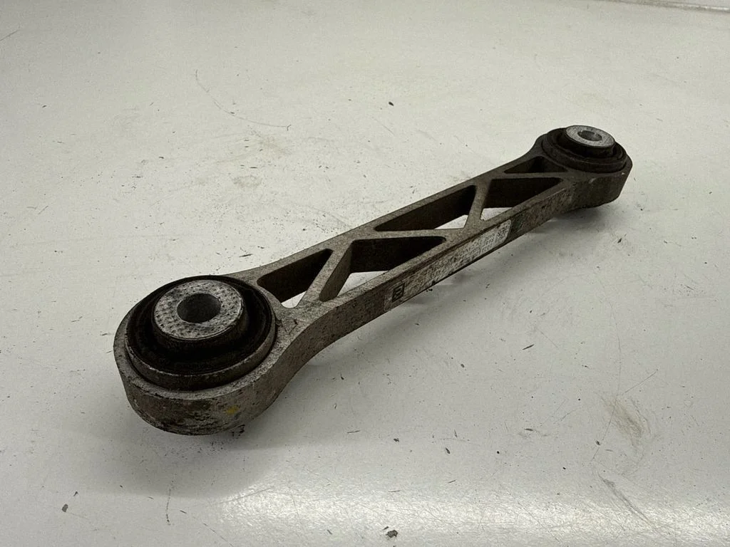 Rear control arm – Tesla Model S (2012-)
