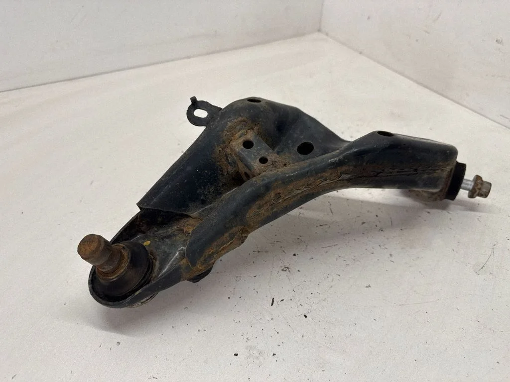 Rear control arm 20252VC020