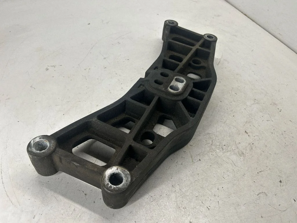 Gearbox mounting bracket 4726089AD