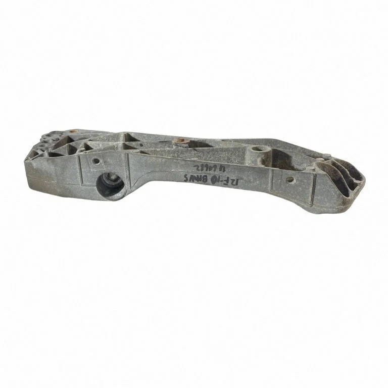 Gearbox mounting bracket 6777615
