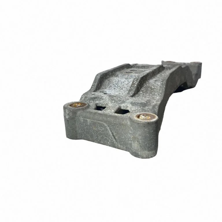 Gearbox mounting bracket