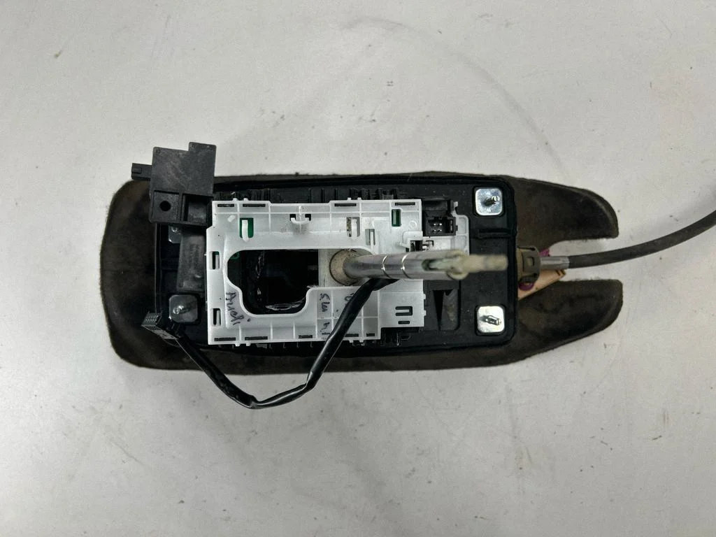 Gear selector mechanism 8R1713041P