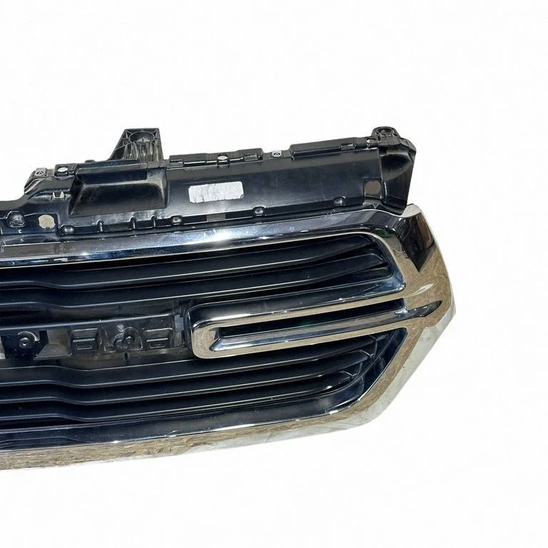 Front bumper upper radiator grill 68366528AH