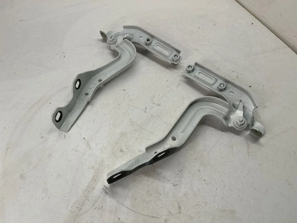 Engine bonnet/hood hinges 68488454AA