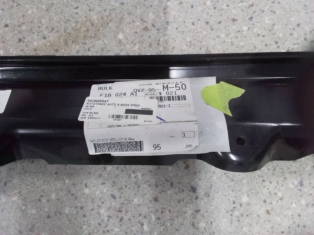 Slotiņu apdare 68298689AF