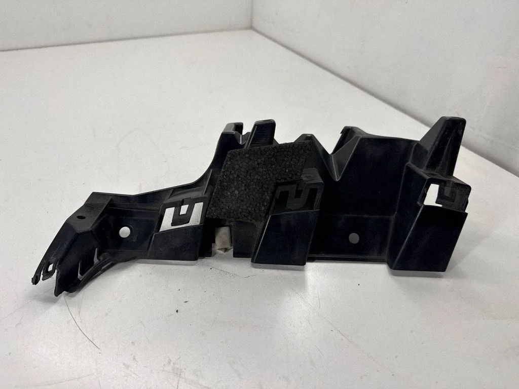 Rear bumper mounting bracket FR3B17D960A