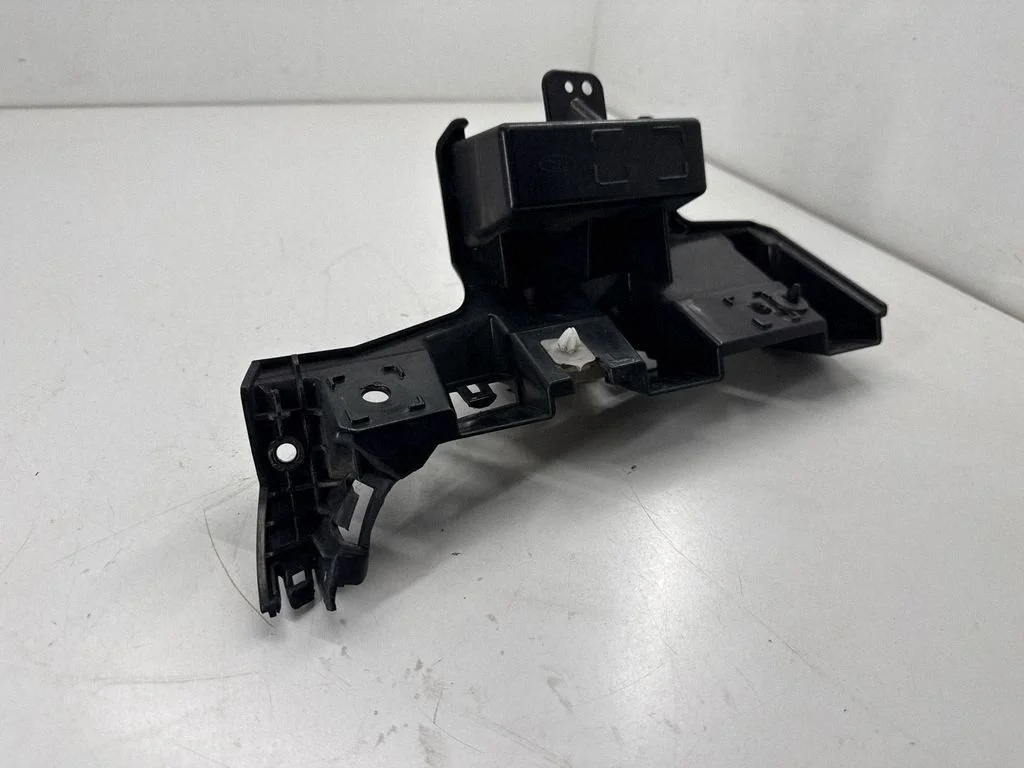 Rear bumper mounting bracket FR3B17D961AK