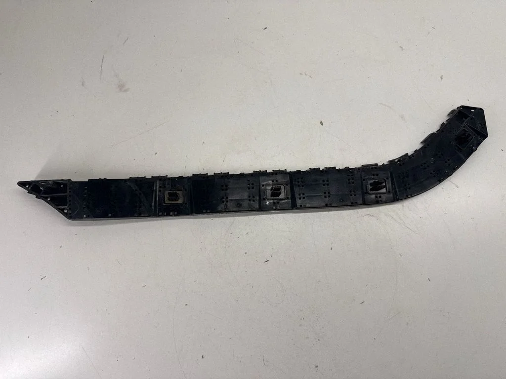 Rear bumper mounting bracket 57707AL22A