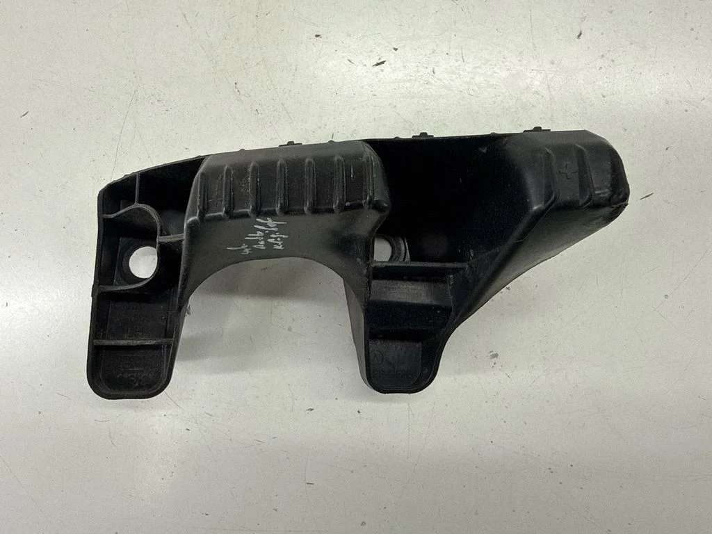 Rear bumper mounting bracket 57707AL27A