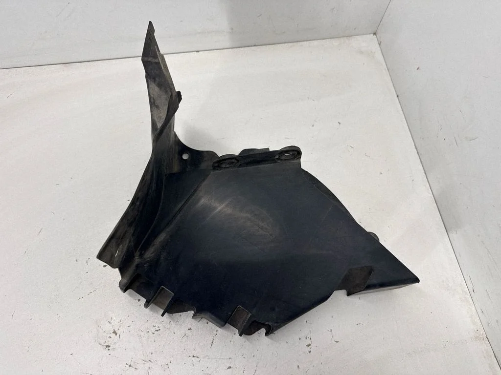 Rear bumper mounting bracket 57731FL40A