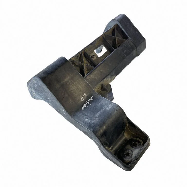 Rear bumper mounting bracket 84909120