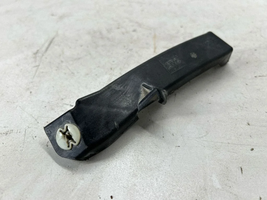 Rear bumper mounting bracket 7P5807046