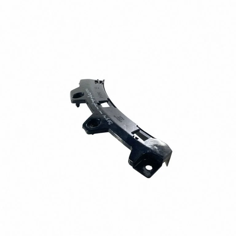 Rear bumper mounting bracket D10E51U30