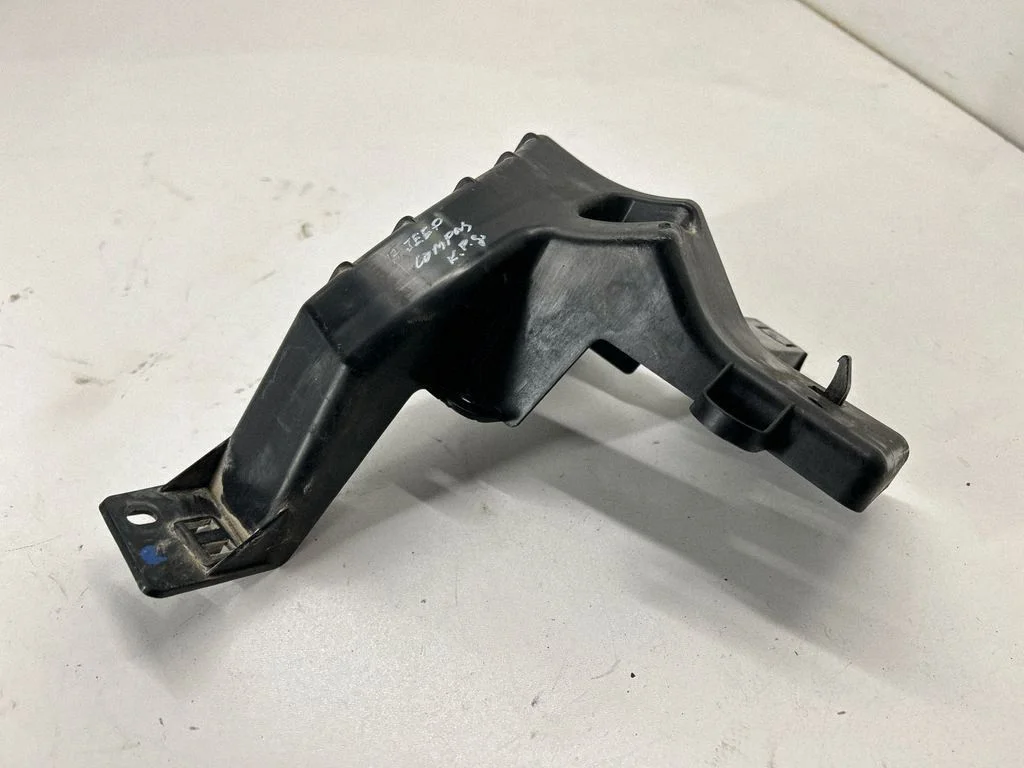 Rear bumper mounting bracket 68244465AA