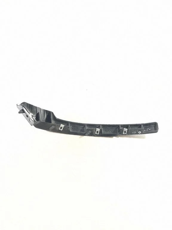 Rear bumper mounting bracket 84140555