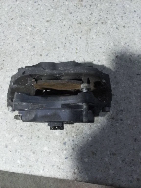 Aizmugurējais bremžu suports 23399524