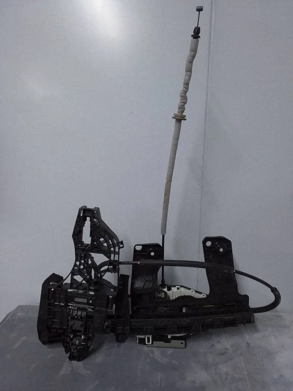 Zamek drzwi przednich P04589916AE