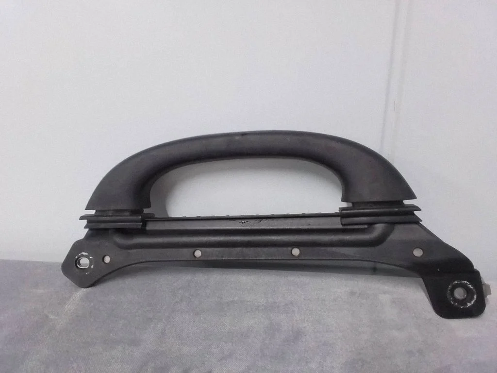 Klamka wewnętrzna drzwi przednich – Jeep Grand Cherokee (2010-2021)
