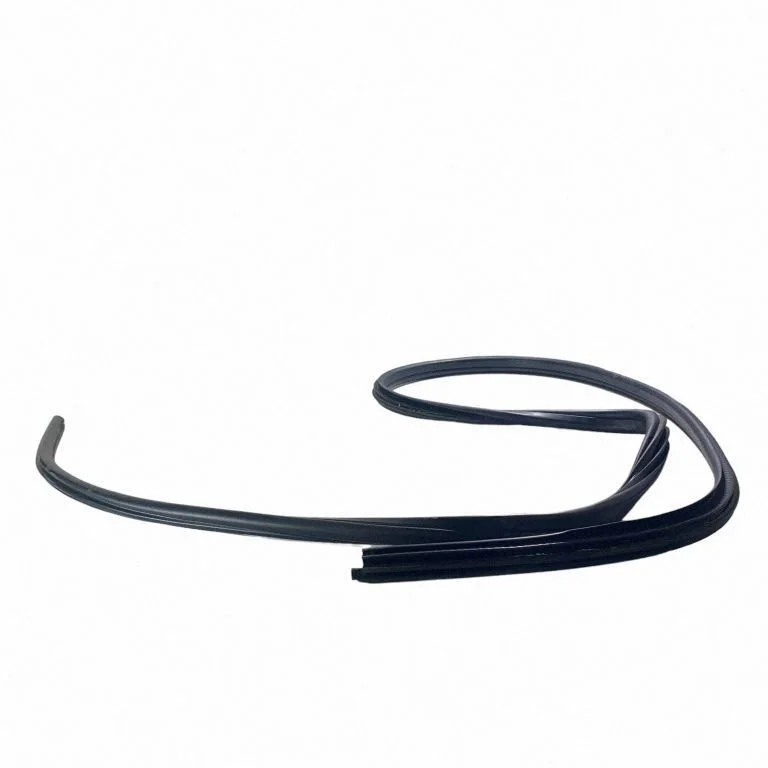 Esiukse tihend (kere pool) – vasak