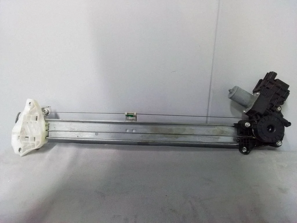 Front door window regulator with motor 61188AV00A
