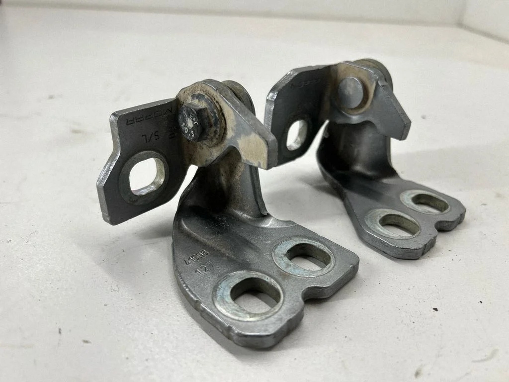 Rear door hinge set 68708657AA