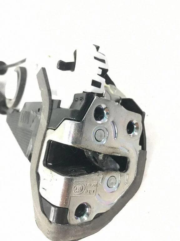 Rear door lock A047027