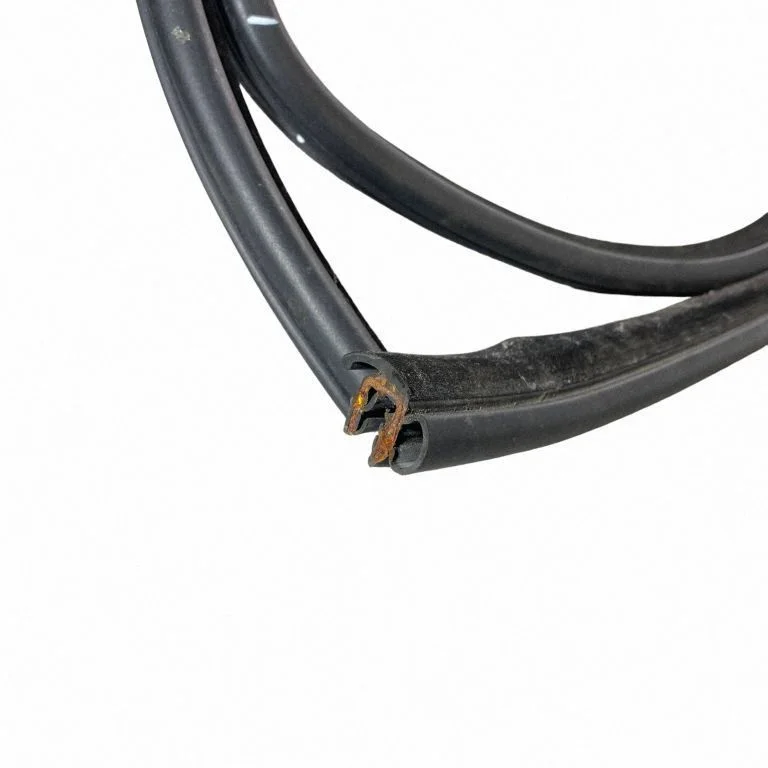 Rear door rubber seal (on body) – left