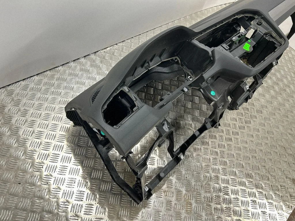 Dashboard 5NB858296B