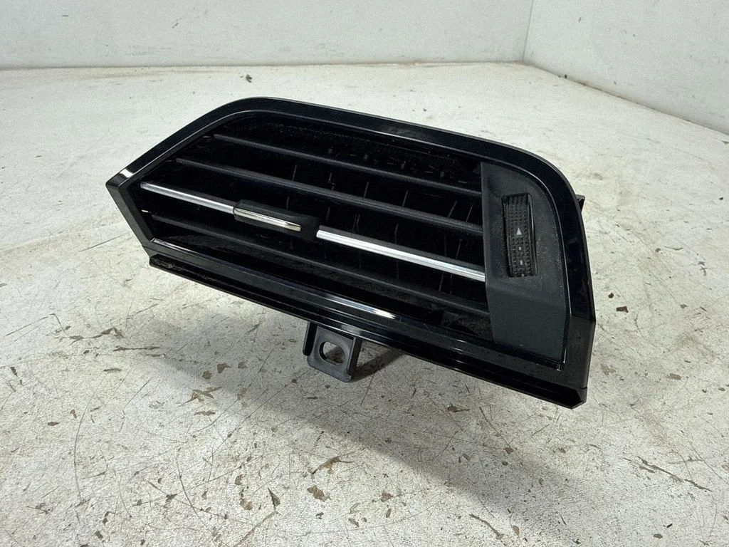 Dashboard side air vent grill/cover trim 83B820902