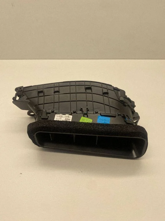 Dashboard side air vent grill/cover trim 84114174