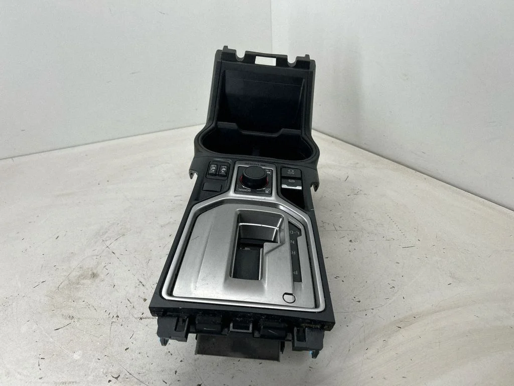 Käigukangi ümbrise viimistlus (plastik) – Subaru Forester SK (2018-2025)
