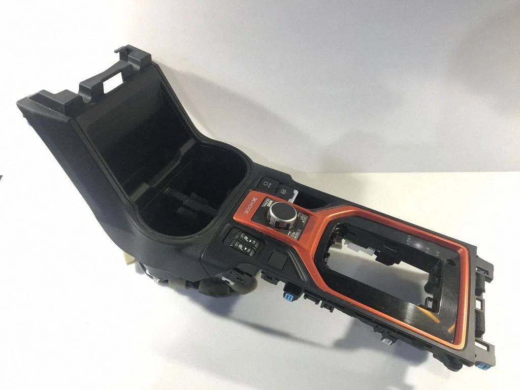 Käigukangi ümbrise viimistlus (plastik) – Subaru Forester SK (2018-2025)
