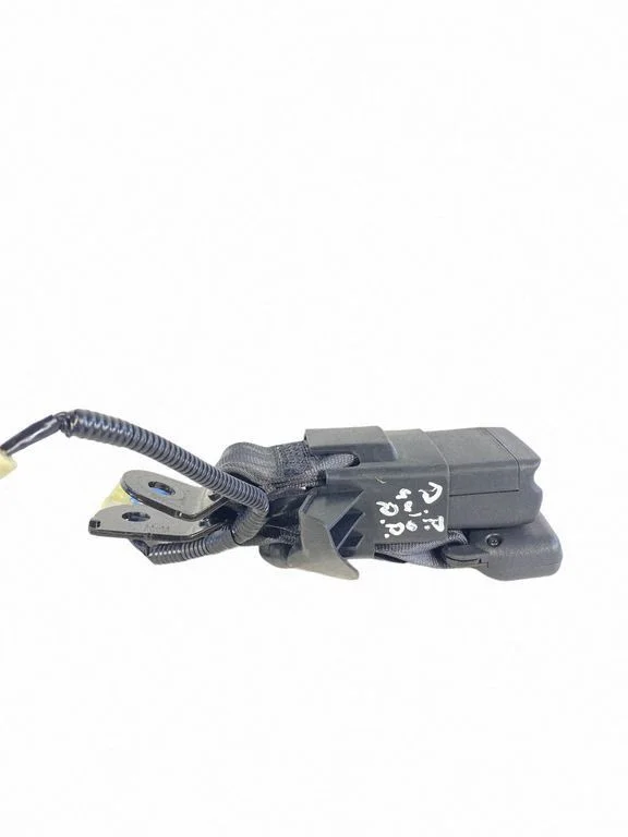 Rear seatbelt buckle 22YM129