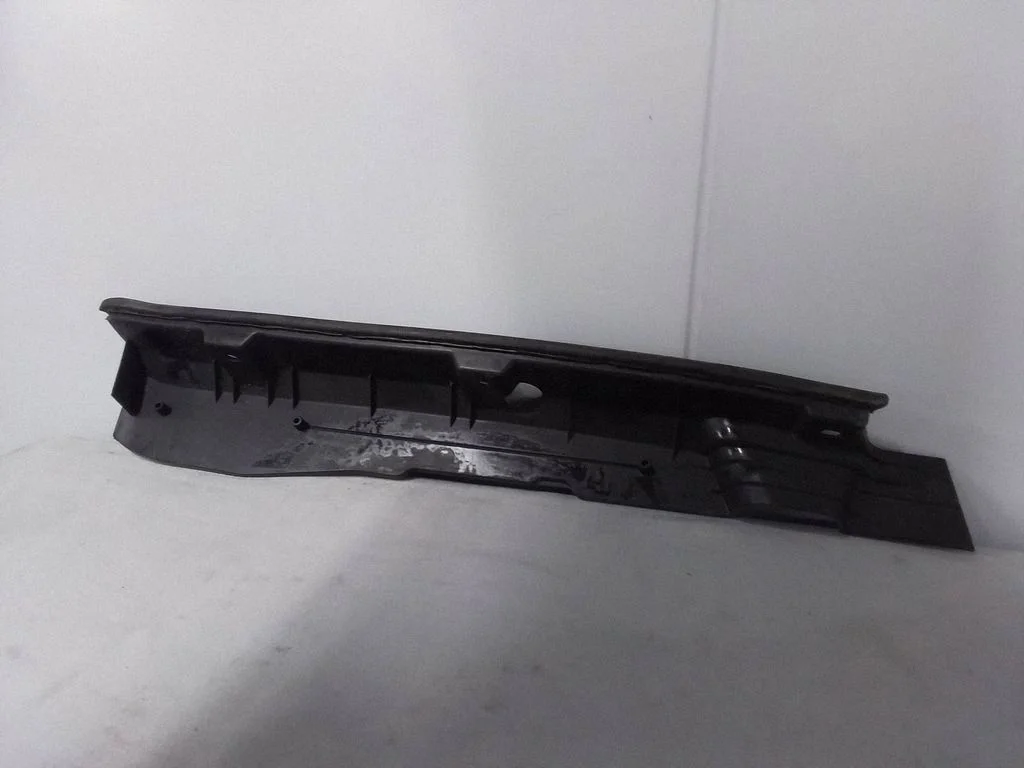 Other trunk/boot trim element – right