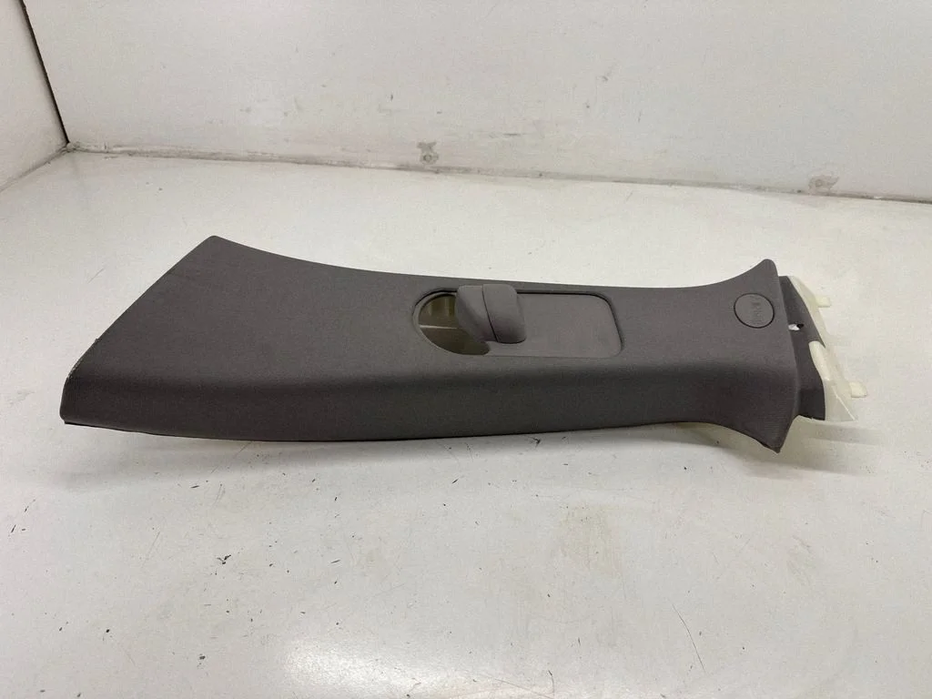 (B) pillar trim (top) – Alfa Romeo Stelvio (2016-)