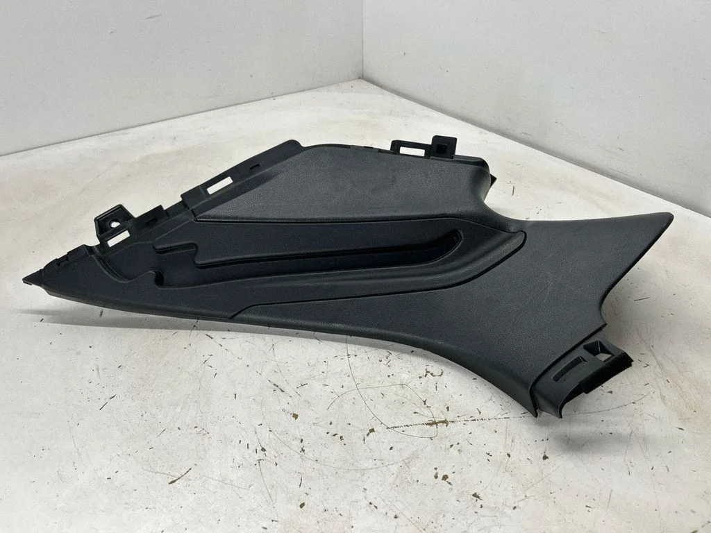 (D) piilari kate (ülemine) – Subaru Outback (BT) (2019-)