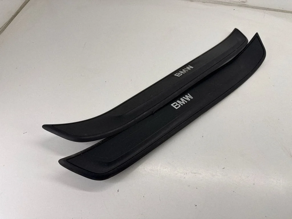 Front sill trim cover 7318567