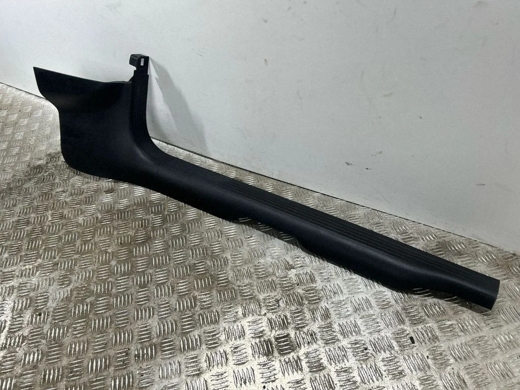 Front sill trim cover 1ZA02DX9AA
