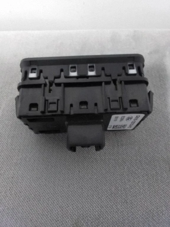 Citi slēdži/rokturi/pārslēdži GN1513D734FD