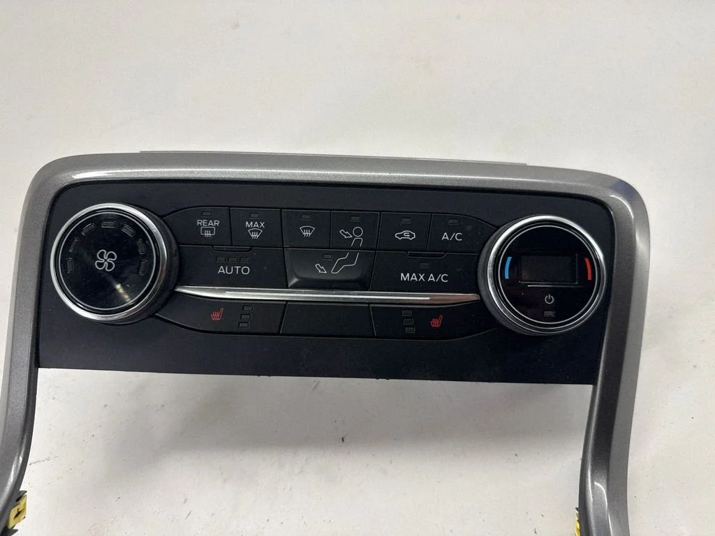Panel sterowania klimatyzacją / nawiewem GN1518C612CK