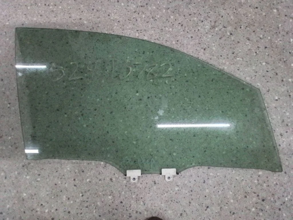 Front door window glass four-door 61011AN02A