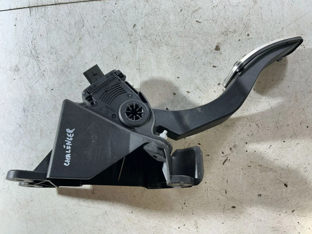 Accelerator throttle pedal 04861714AF