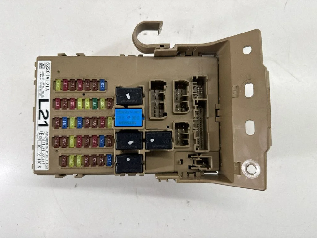 Fuse module 82201AL21A
