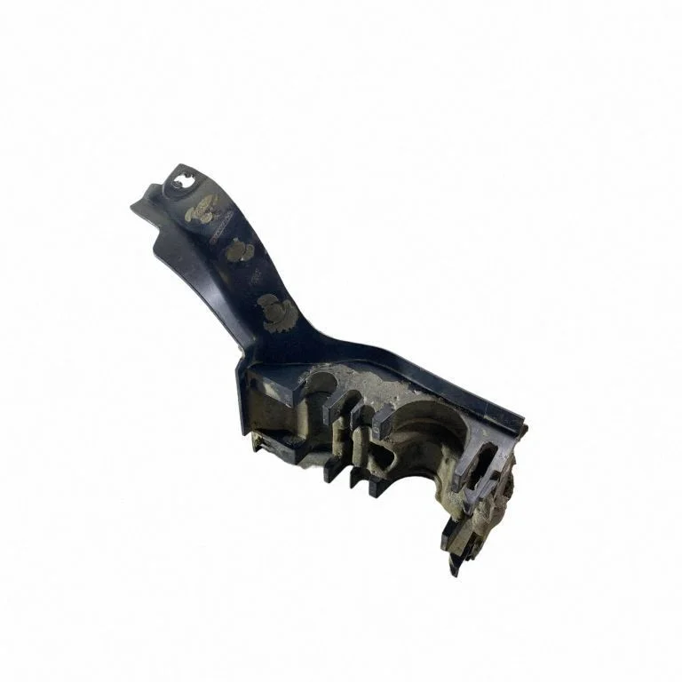 Other engine bay part 68148901AA