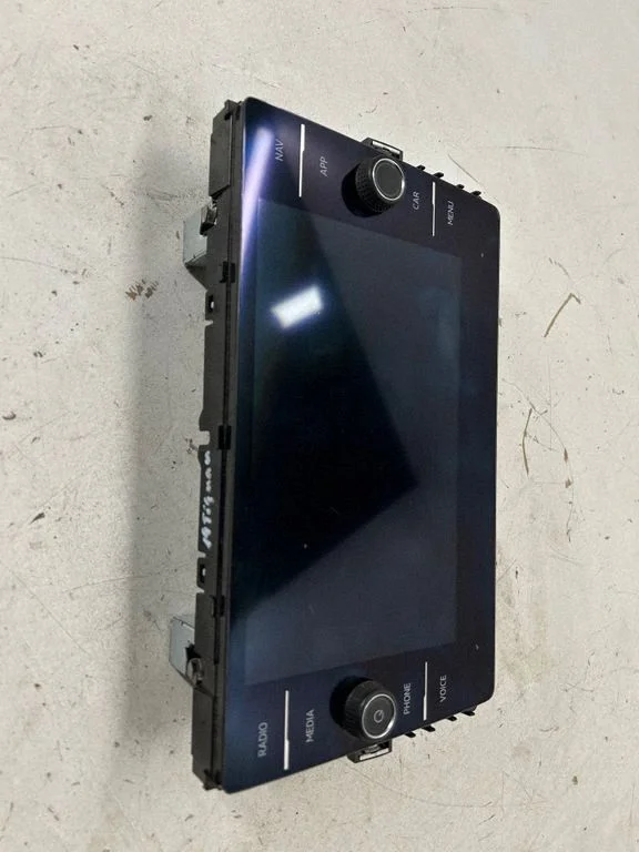 Radio/CD/DVD/GPS head unit 5G6919605D