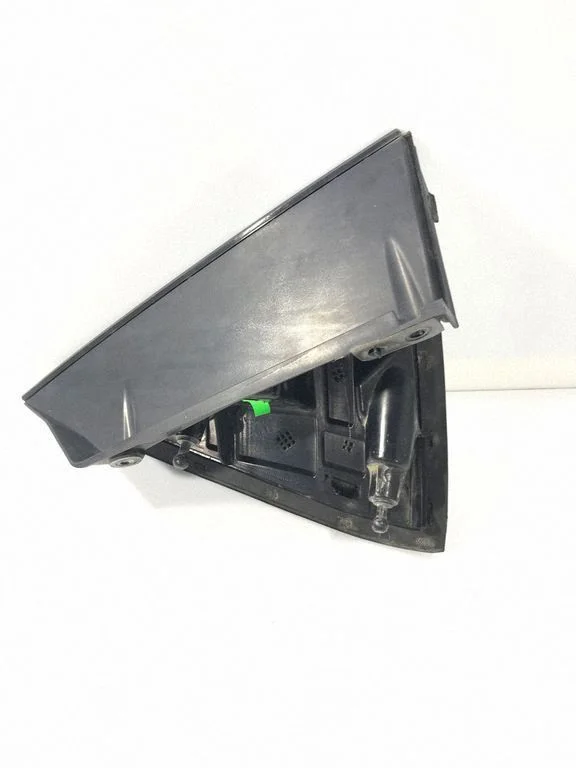 Aizmugurējā vāka apdare 68227308AG
